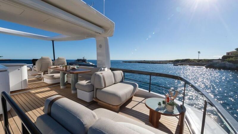 AZIMUT 62 FLY